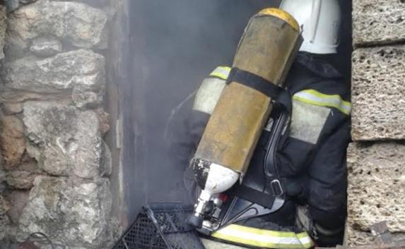 Пожарные вынесли из горящего дома восемь газовых баллонов